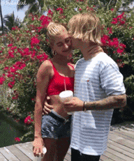 彩妆迷 | 海狸的奶咖色口红这么性感，难怪比伯离不开