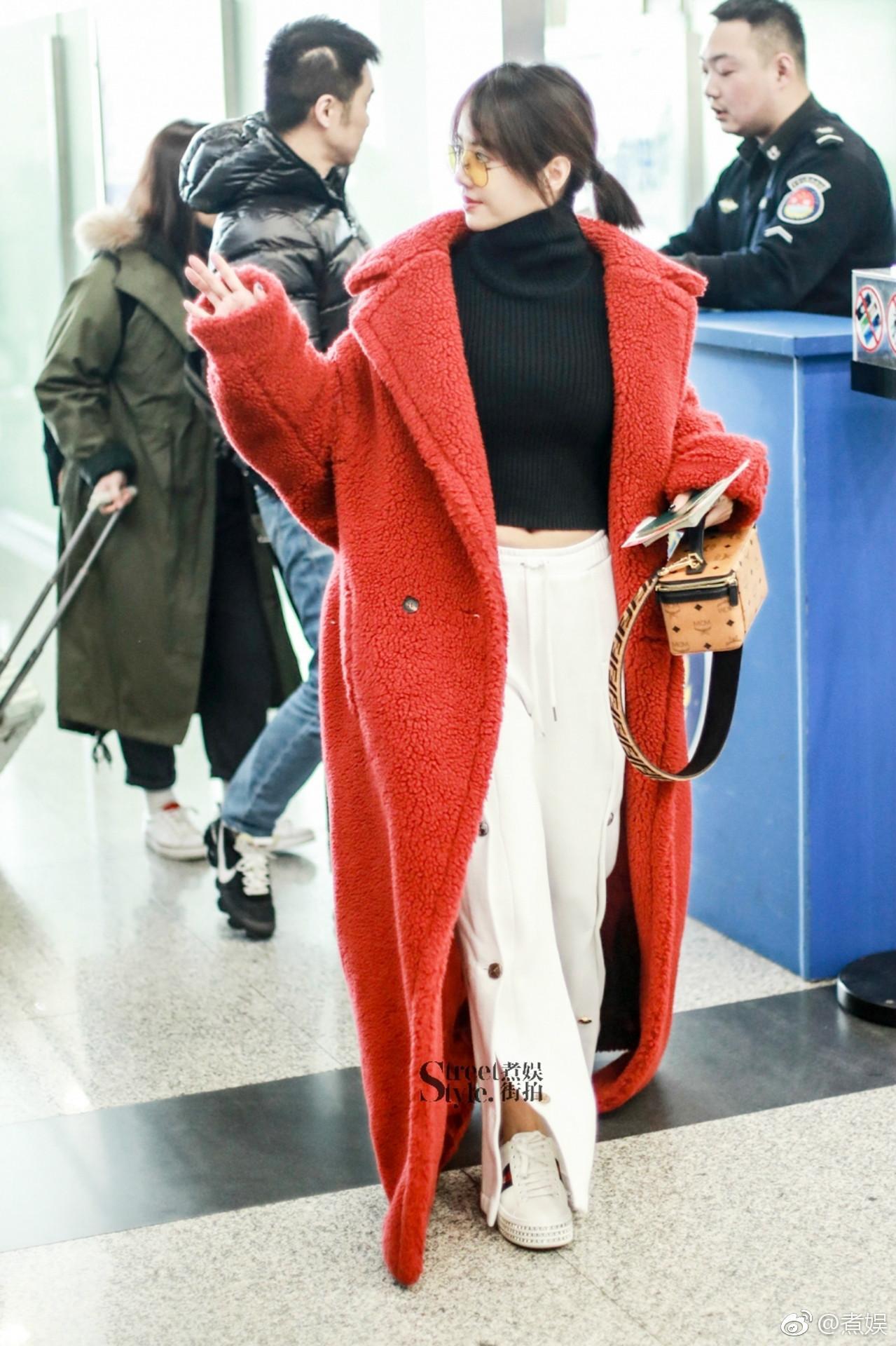 韩雪也跟风？阔脚运动裤都要加高开叉，网友：没有她的美腿不敢穿