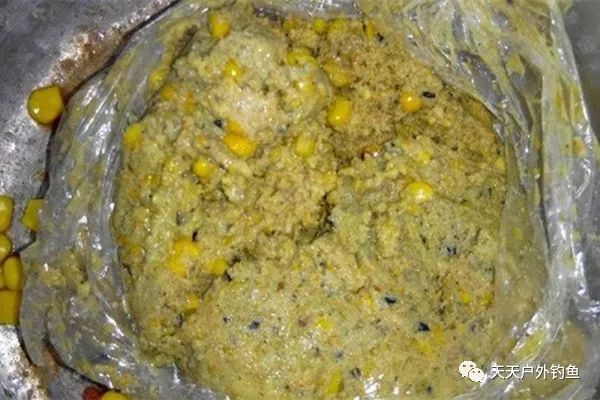  『配方』几款野钓草鱼自制饵料配方，主料都是玉米，制作简单，效果不一般