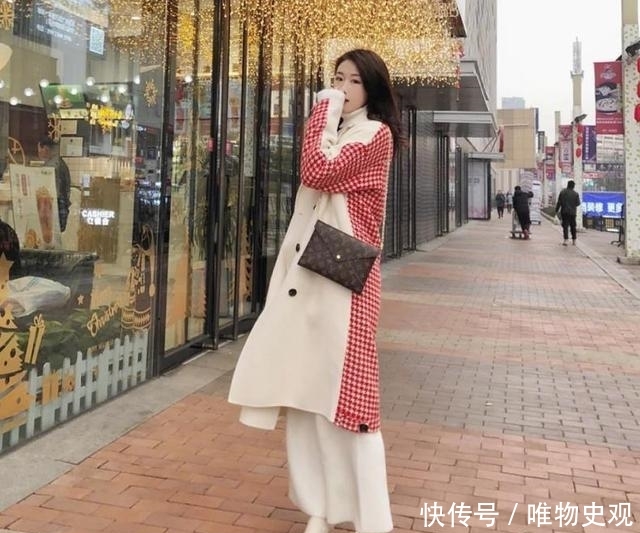 『穿搭』今年春天,又火了一种新穿法叫“小白靴+裤子”,很高级时髦!