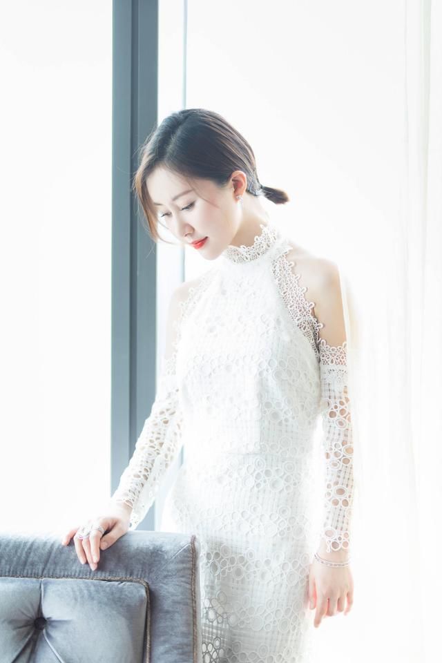 舒畅这是换造型了吗？衣品可比以前高了不少！