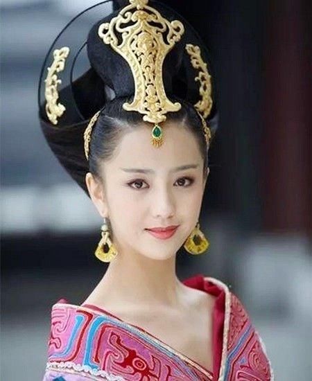 『首饰』古装美人戴一套首饰的造型,唐嫣、李沁、赵丽颖谁戴的最美