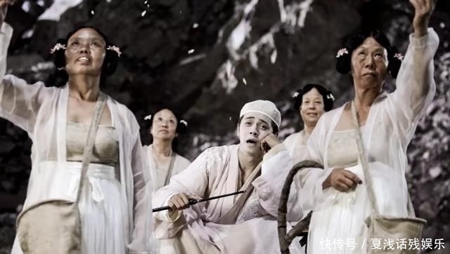  「周星驰」18岁的他放弃大学，只身到横店做群演，如今身价不菲让人羡慕
