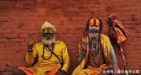 印度街头看到这些僧人，千万不要一直盯着或上去拍照，否则会后悔