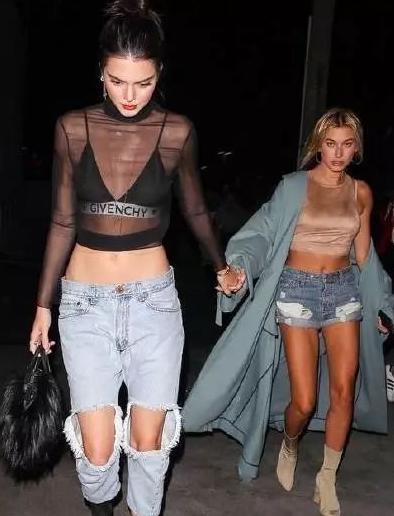 她们不是没穿内衣，而是会穿内衣！