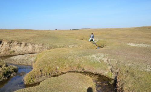 中国最窄的河流:仅20厘米深,最窄的地方只有4厘米宽。