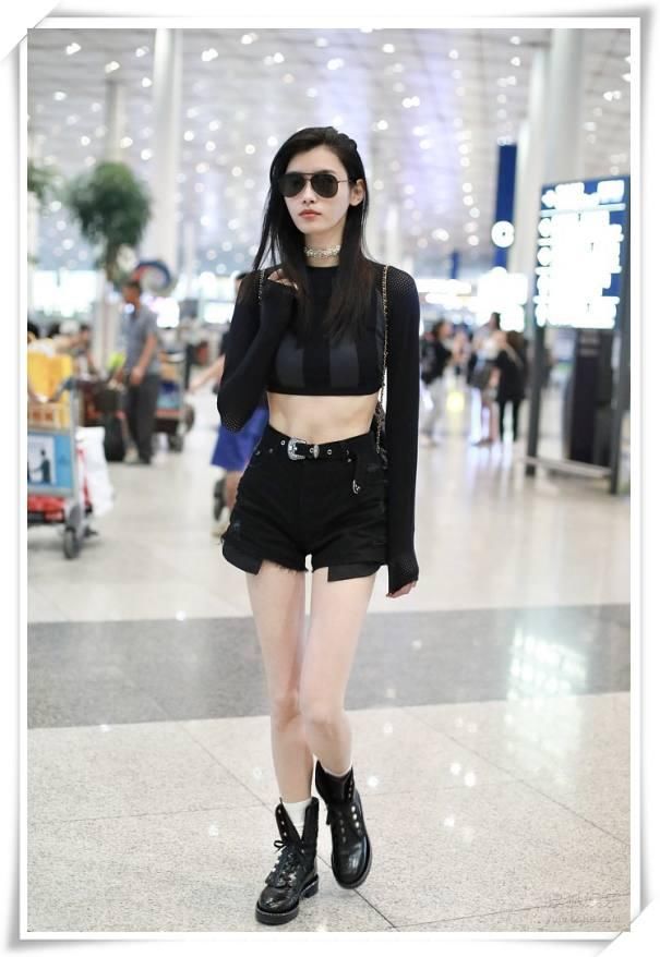 当奚梦瑶和张天爱同穿裹胸紧身衣，才知道身材和气质哪个更重要