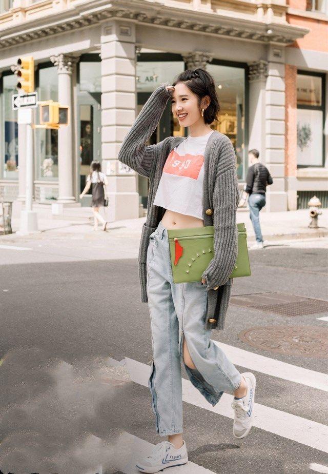 31岁江疏影撞衫28岁唐艺昕，小姐姐和老大妈的差距一目了然！