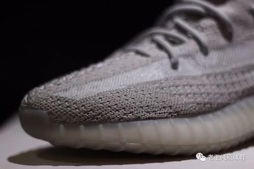  「实拍」纯原Yeezy350 V2欧洲限定“尾灯”实拍评测，最新地区限定配色