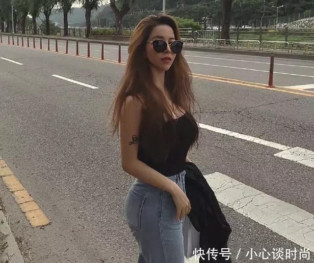 牛仔裤尽显高挑纤瘦完美身材,彰显出清新自然魅力!!