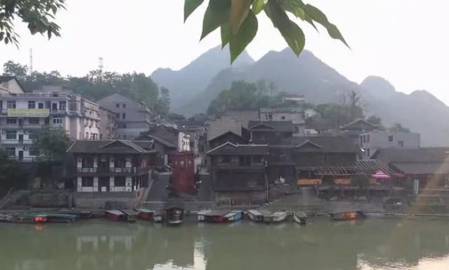 “一脚踏三省”的古镇,《边城》的原型,生活气息浓厚!