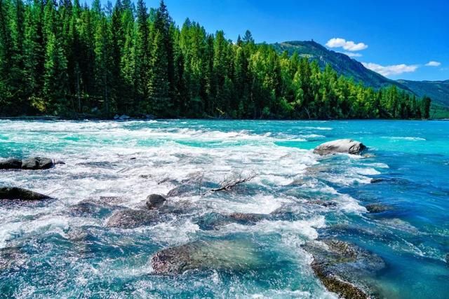 去了北疆才知道，中国有多大；去了南疆才知道，中国有多美