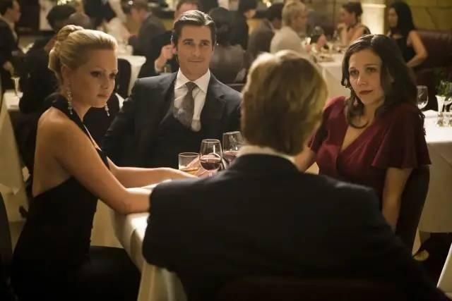 『蝙蝠侠』打败蝙蝠侠的小丑输了?不尬吹,独家新解《黑暗骑士》史诗三部曲