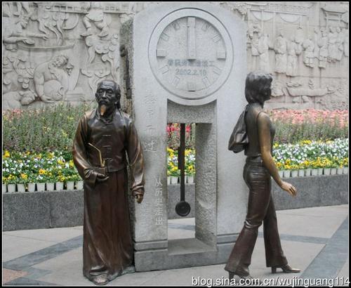 街拍:早春成都春熙路的时尚男女(图)