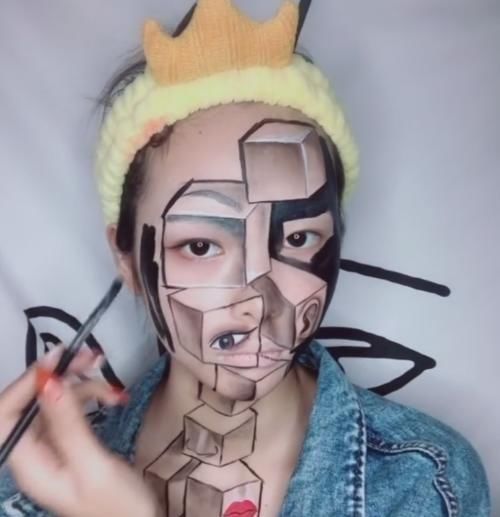  『吓一跳』小姐姐脸上画＂五官分离妆＂，开始感觉被骗了，看到成品：被吓一跳