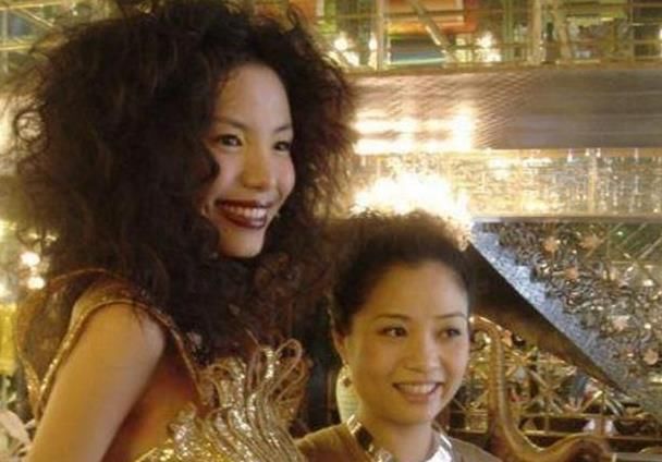 曾因长相被抨击，进入国际时尚圈嫁法国贵族，今比郭晶晶还滋润!