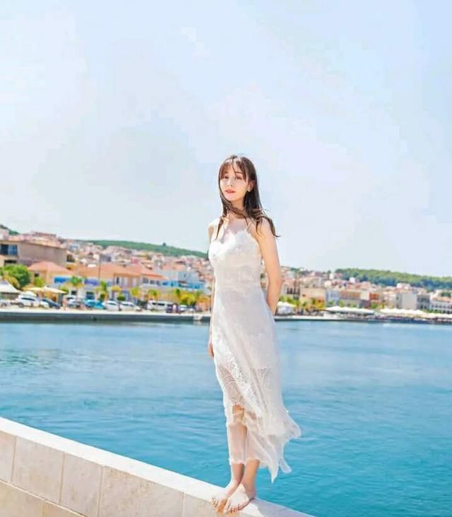  女人■不要被少女感“绑架”，30岁+的女人大胆的穿，越“撩人”越美丽