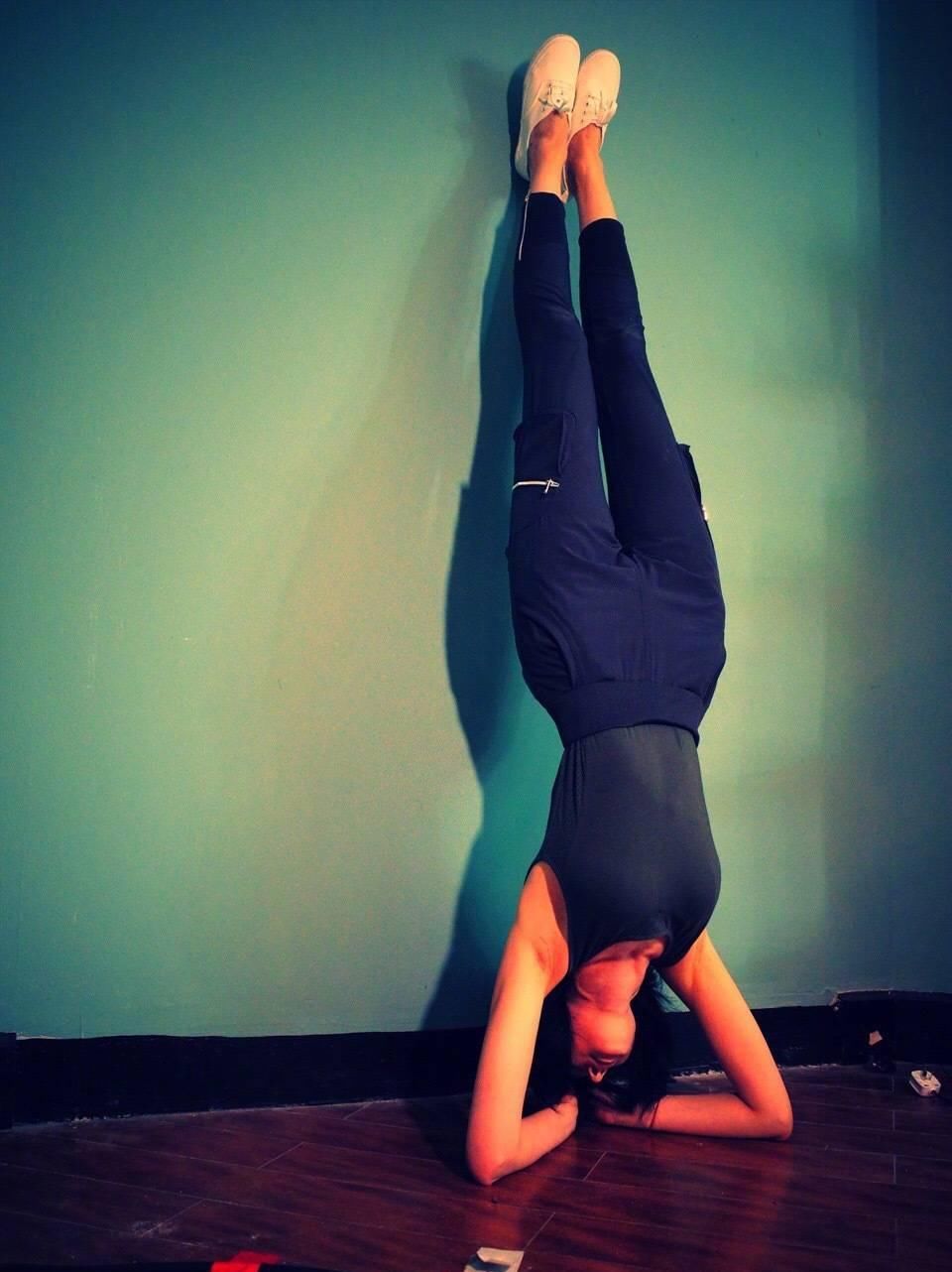 张天爱身材很好，时装搭配一下更好