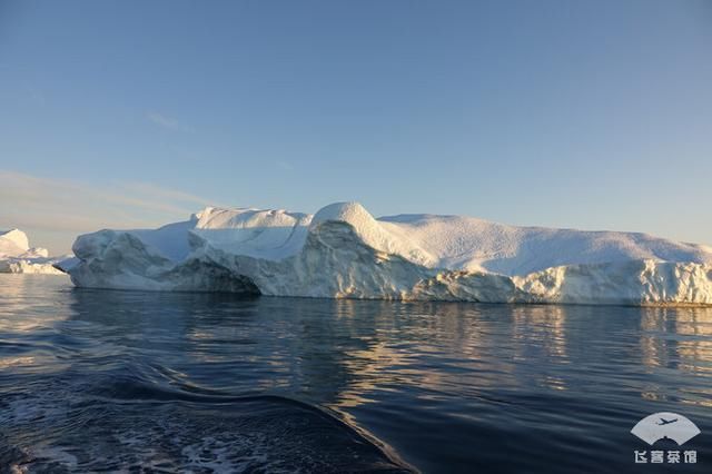 中国小伙北极之旅，入住2000多一晚的当地酒店，鲸鱼肉竟放路边卖