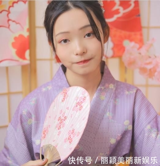  『再来看一看』太美! 小姐姐穿和服拍写真, 气场十足美丽面容不输给超模