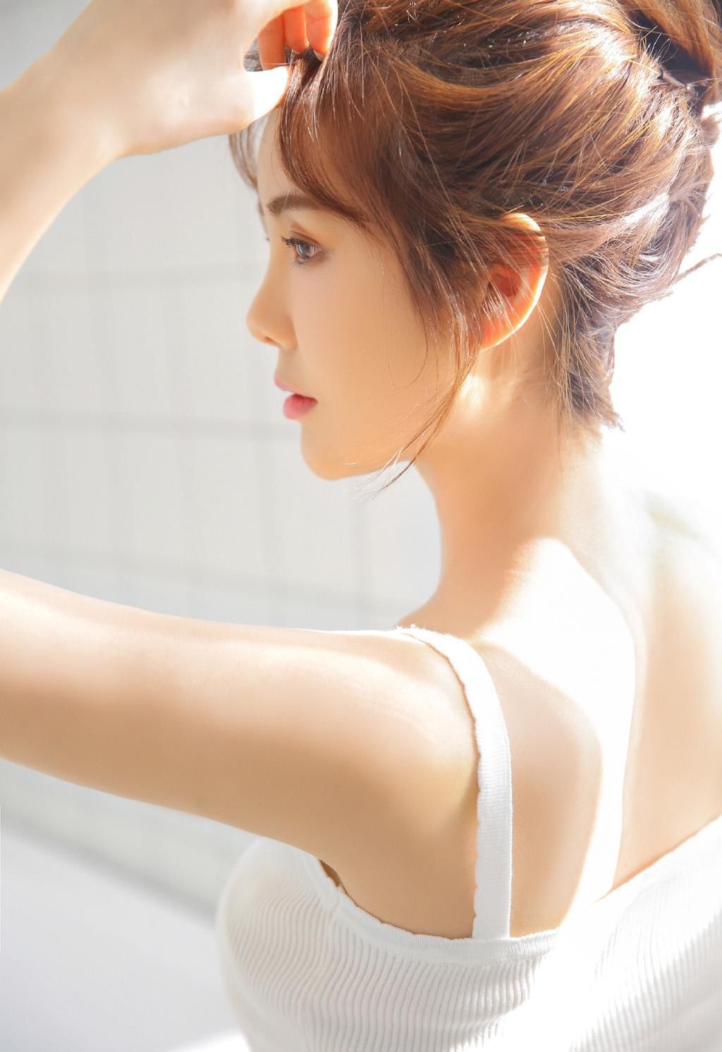 浴室美女吊带浴巾长腿诱惑性感美女图片