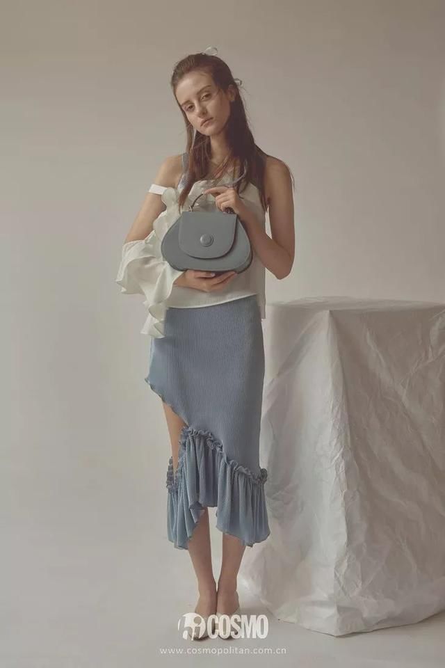 男朋友买了两个500块的包包送我，超开心!