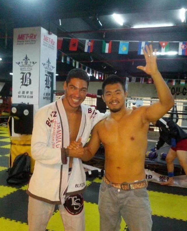 青岛功夫高手自称用腿能抽晕徐晓冬，格斗狂人:蹭我热度