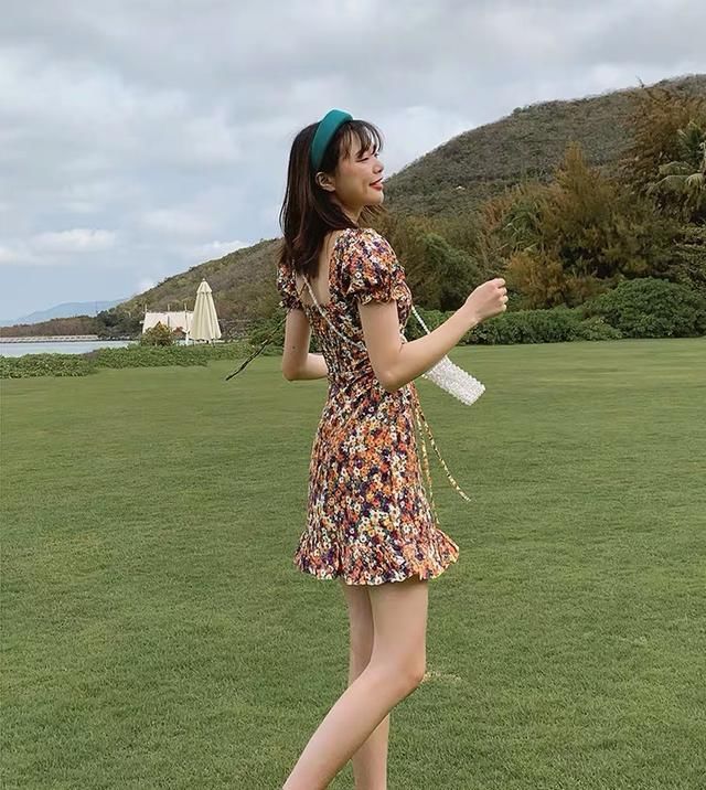  碎花@今年夏天穿又纯又欲的连衣裙,气质又好看