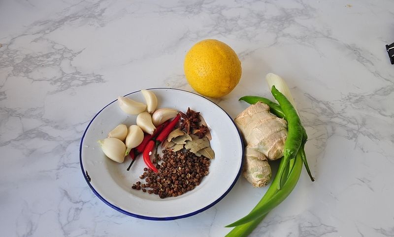  「花椒」活呛虾，我吃了四十多年怎么也吃不够，口感微辣微咸又鲜甜