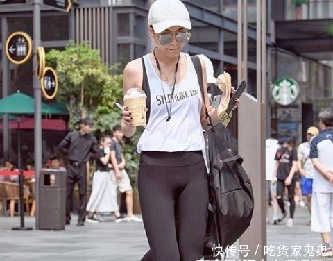 【 底裤】尽显小姐姐的青春姿态,紧身打底裤干净明朗的打扮