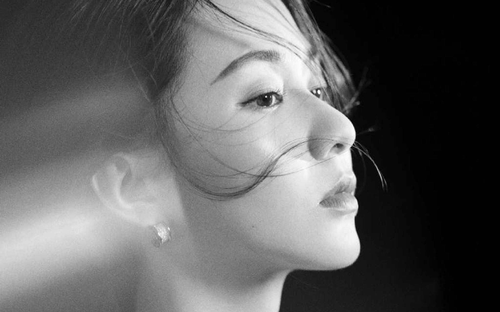 刘颖伦性感优雅写真图片桌面壁纸