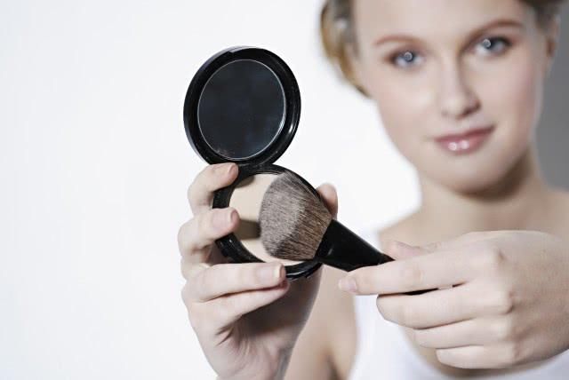 粉饼和气垫的区别 功效作用大不同