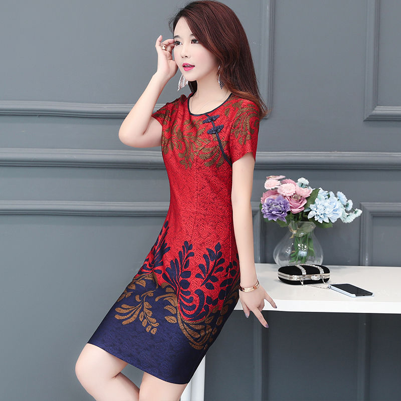 我的天!53岁妈妈穿着妈妈装出门，竟然被人叫小姐姐，忒显嫩了