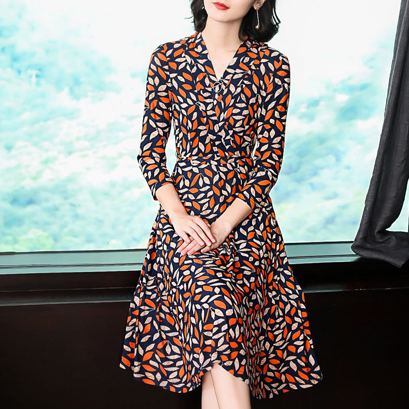 刚发工资，老婆就买5件印花裙，虽小贵，确很美，洋溢高贵女人味