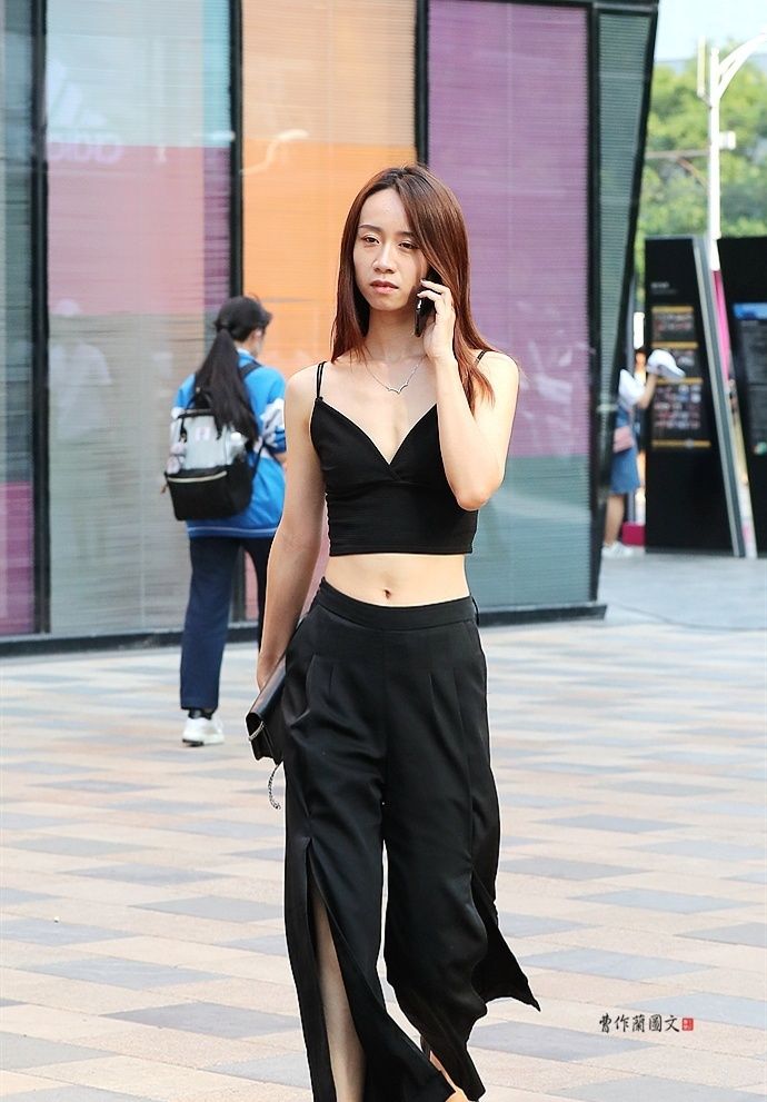  美女■街拍:用镜头抓拍打扮气质高雅的美女,展现穿搭时尚的魅力