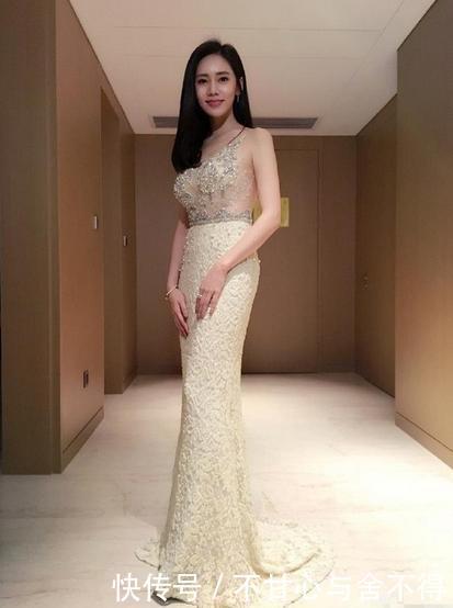 韩国女星秋瓷炫，成为“中国媳妇”后，穿蕾丝长裙，尽显性感身材