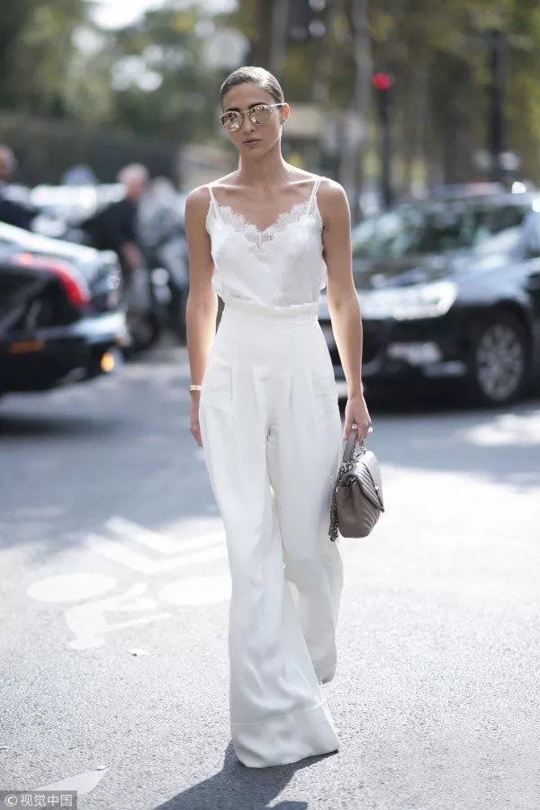 入秋后，阔腿裤的搭配也是时候升级一下了!