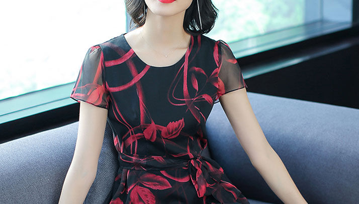 女人在家这样穿，果然不媚不露又迷人，逛街配高跟鞋，迷倒一大片