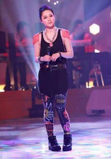 不是谁都有李宇春的那样的大长腿,“五五开”身材如何搭配变腿精!