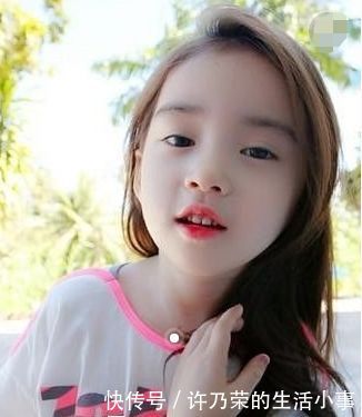 11岁女孩，同学们从未见过她的素颜，医生：她的骨龄才5岁！