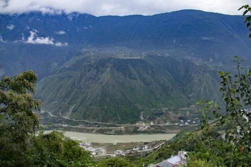 川藏线翻越二郎山，40分钟骑行30公里到泸定,居然错过看大渡河