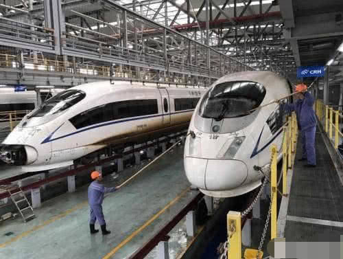  「高铁」中国客流量巨大，为何高铁却年年亏损？答案你万万想不