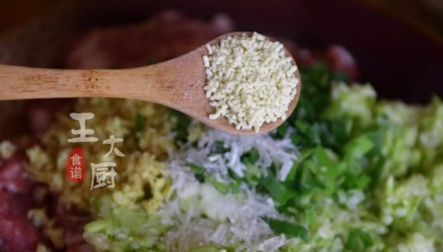  吃腻：普通肉丸都吃腻了？这道咖喱小丸子香味浓郁，让你胃口大开