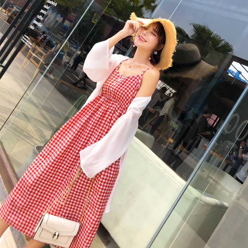 成熟女人就要穿的成熟点，性感迷人的小黑裙，散发魅力女人味