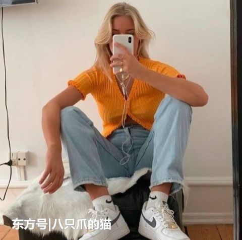  针织衫：你会系扣子吗？今年可流行下面开口了，配这三条裤子完美震慑全场