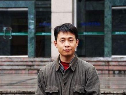  [电视剧]跑了十年的龙套得不到重用，女友嫌他落魄而弃他而去，今大器晚成