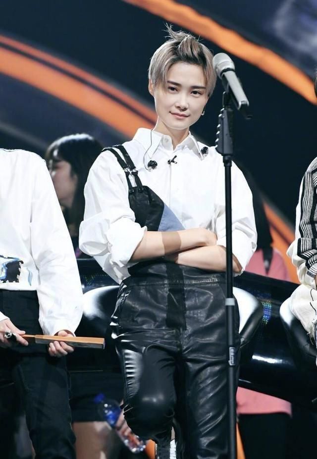 李宇春变身小萝莉,这发型,小学生都不喜欢了吧?