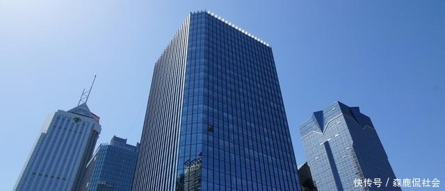  济南■山东最大的城市，就算济南吞并莱芜也不敌，还相当于2个烟