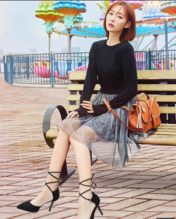 衬托出:精致高跟鞋,衬托出纤细玉足,婷婷玉直美轮美奂