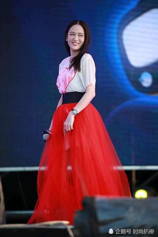 陈乔恩到底胖了多少？穿赵薇同款纱裙，39岁的她让人认不出